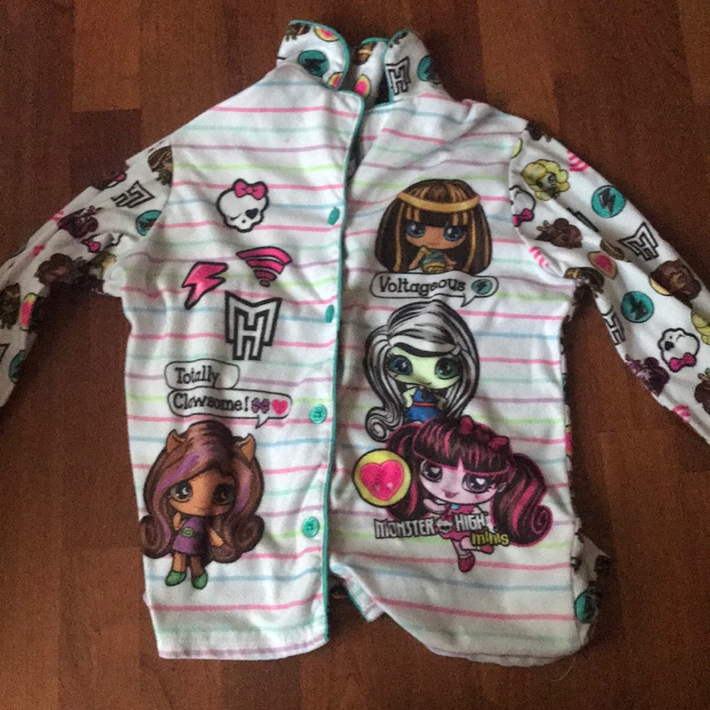 I am selling a matching pair of Monster High Pj’s!